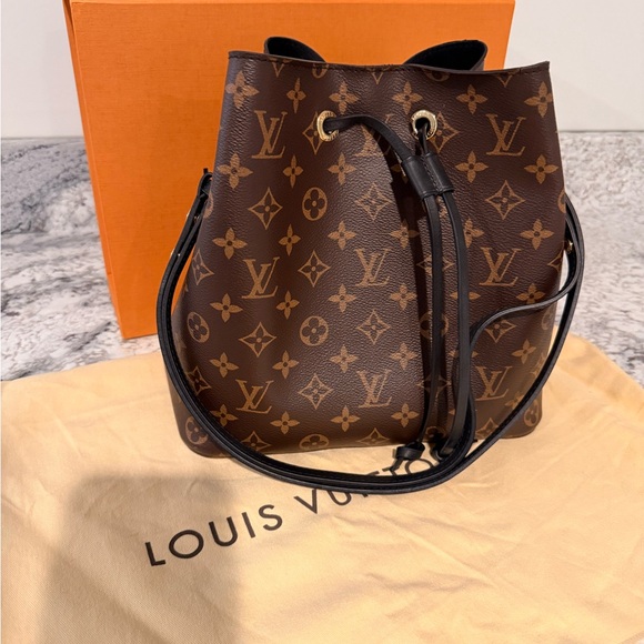 NéoNoé MM - Like NEW Louis Vuitton Classic. Includes dust bag & LV box. - Picture 8 of 10